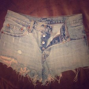 Light wash Levi button up shorts